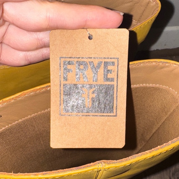 NWT FRYE AND CO. Banana Camryn Tall Pull On Boots Sz 8.5
Similar to the Campus - Picture 3 of 4